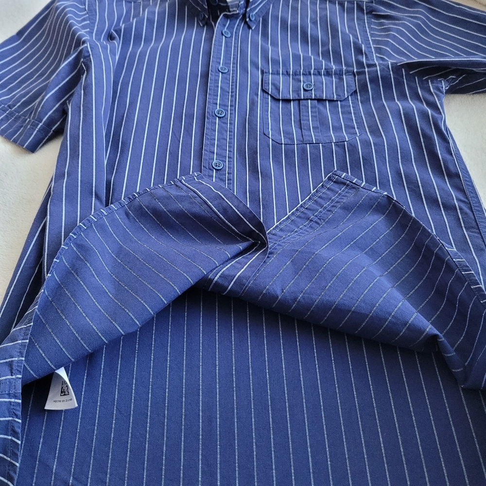 AC | Men's Slim Fit Striped Short Sleeve Button-Down Shirt EUC Medium - Picture 10 of 15